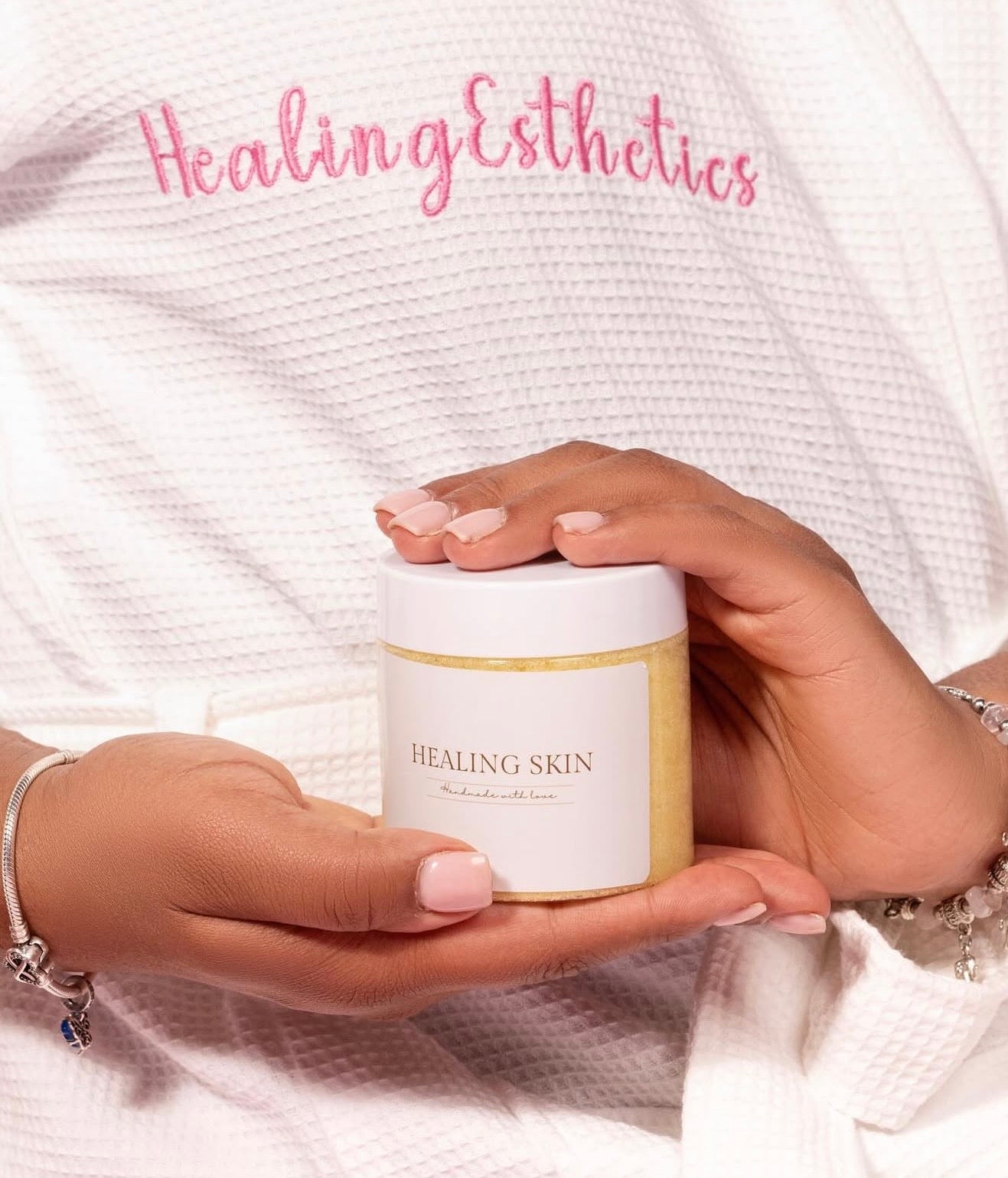 Aura Gold scrub