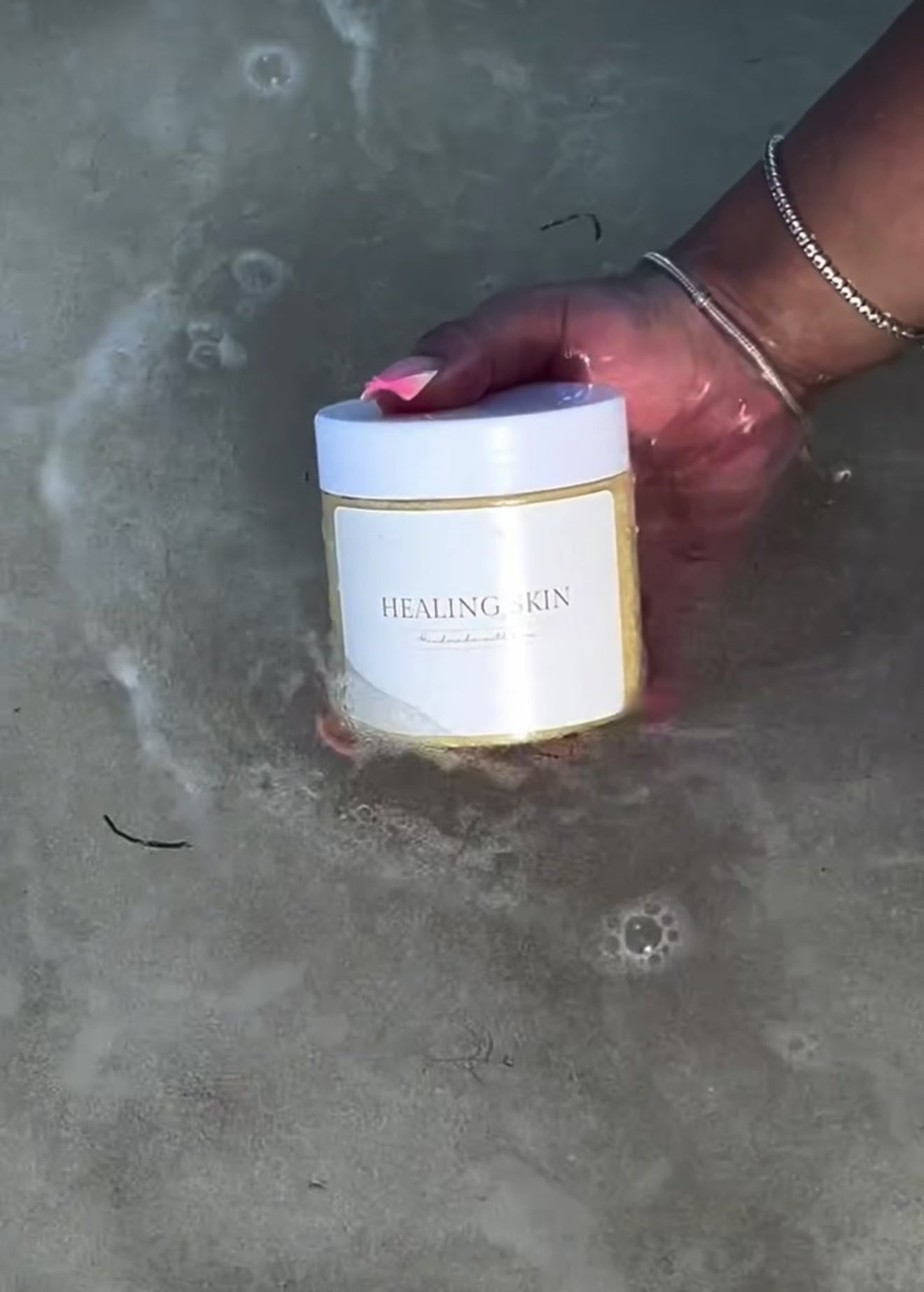 Aura Gold scrub